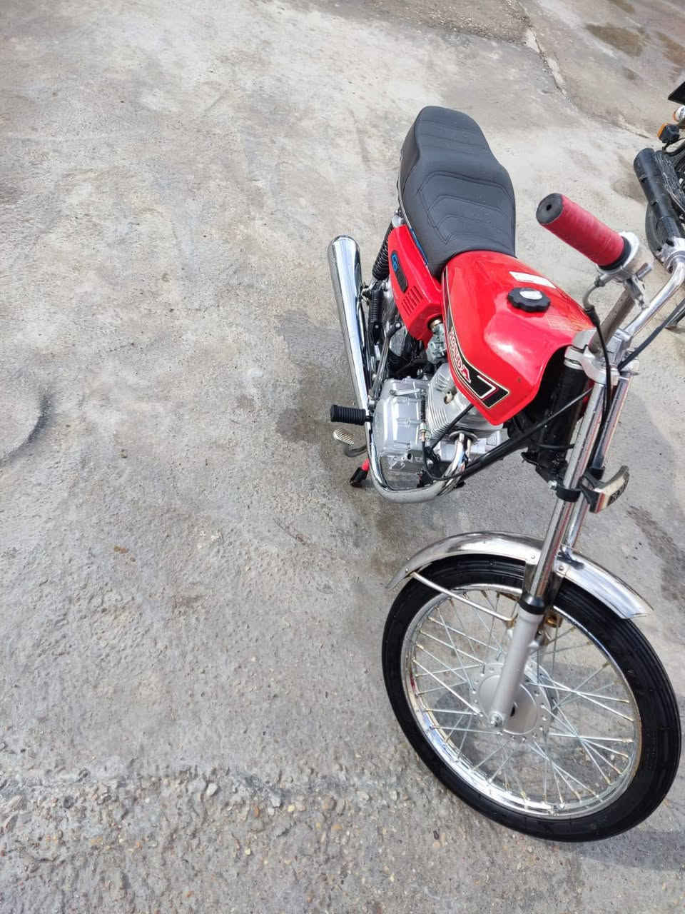 سلام عليكم دراجه نامه بدون مكفوله مكينه وشاصي صارله قليل من معمره السعر 650 وبيه  ***********
