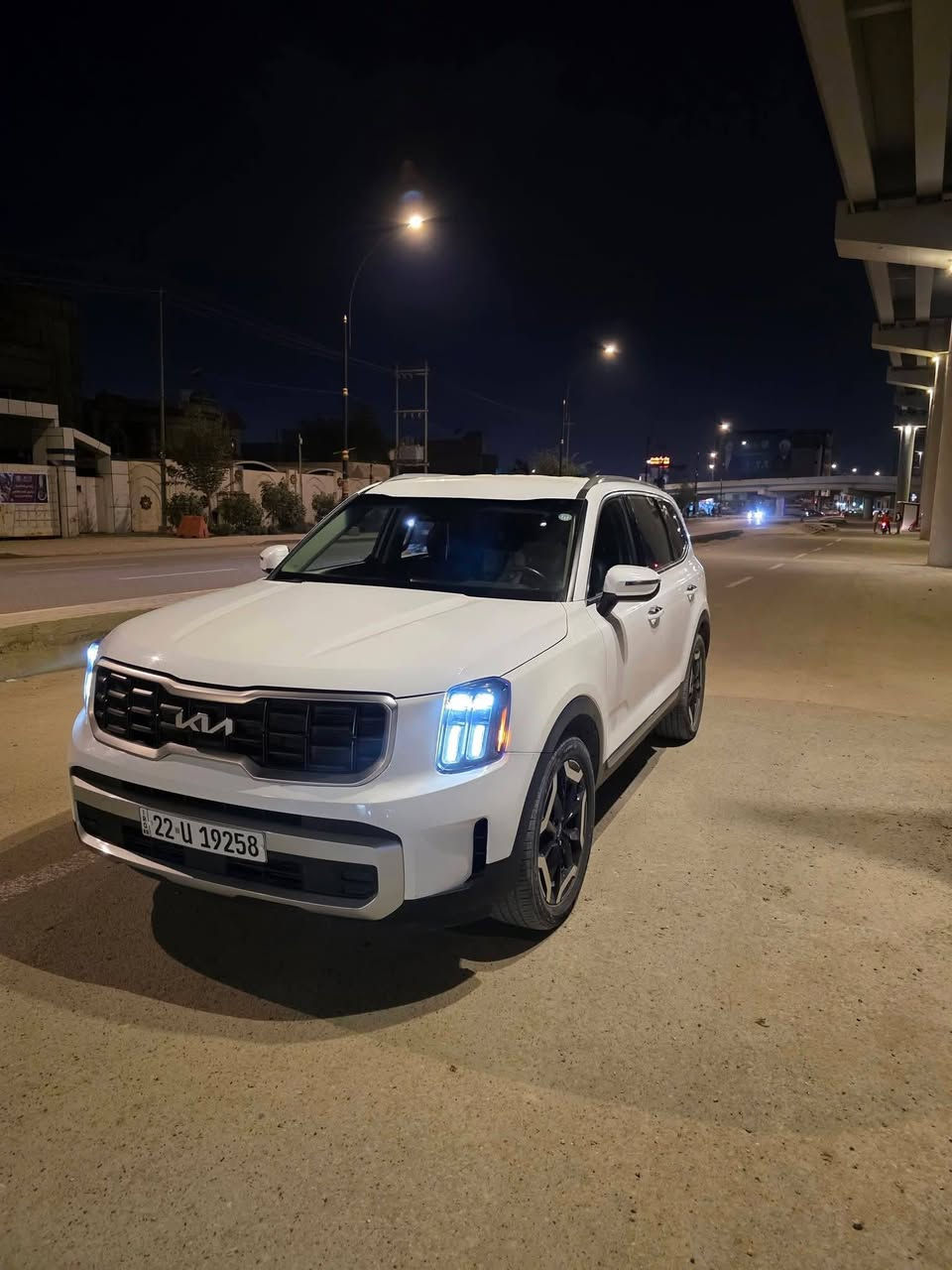 سلام عليكم
تيلورايد 2023 فئة S 

الموصفات :
بصمة 
كامرة خلفية 
شاشة متصلة 
رادارات امامي وجانبي 
جامات اوتوماتيك 
مثبت سرعة 
مثبت مسار 
قيادة منحدرات 
محرك 3800 cc
4 مودات قيادة 
كشنات Vip منفصل جلد 
تدفئة كشنات 
حساس داخلي 
سستم ايرباك كامل 
منافذ شحن USP-C لكل السيارة

وبعد هواي مواصفات السيارة جديدة ماشية 50000Km وضربتها خفيفة موجوده بالصور 👇🏻 

مرقمة اربيل 

 مكان السيارة  بابل/الحلة 

السعر : 310 $

للاستفسار : ***********

رقم الشاصي :5XYP64GC9PG346105
