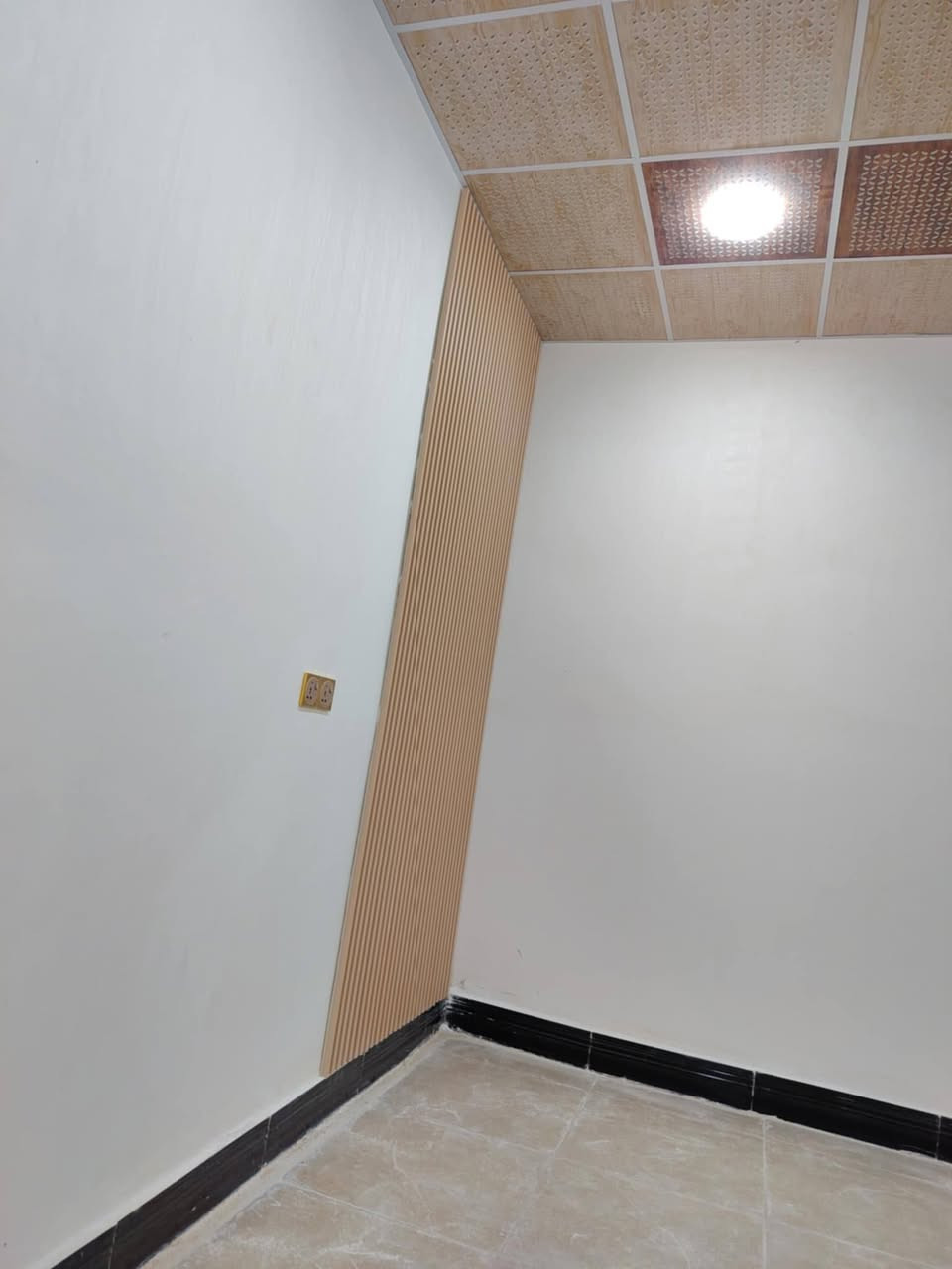 ع بركه الله بيت للبيع ١٠٠متر طابو زراعي سند ٢٥ مداور ثاني يوم يتكون من غرفه وصاله ومطبخ وبراني وصحيات داخليه وخارجيه وساحه بيت بناء حديث درجه اولى مجمع الجوادين نهايه شارع ٣٠ منطقه سيد حبوب كافه الخدمات الاتصال على الرقم *********** متواجد على الفيس والواتساب
