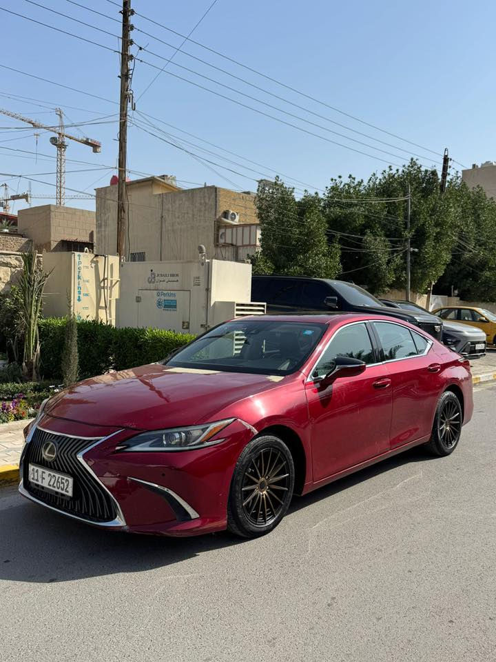 السلام عليكم لكزز se350 موديل 2019 وارد أمريكي سياره قطعتين ماشيه 75 الف سياره جاهزه من كلشي رقم بغداد باسمي والسعر 195 وبيه مجال بسيط للاستفسار ***********
