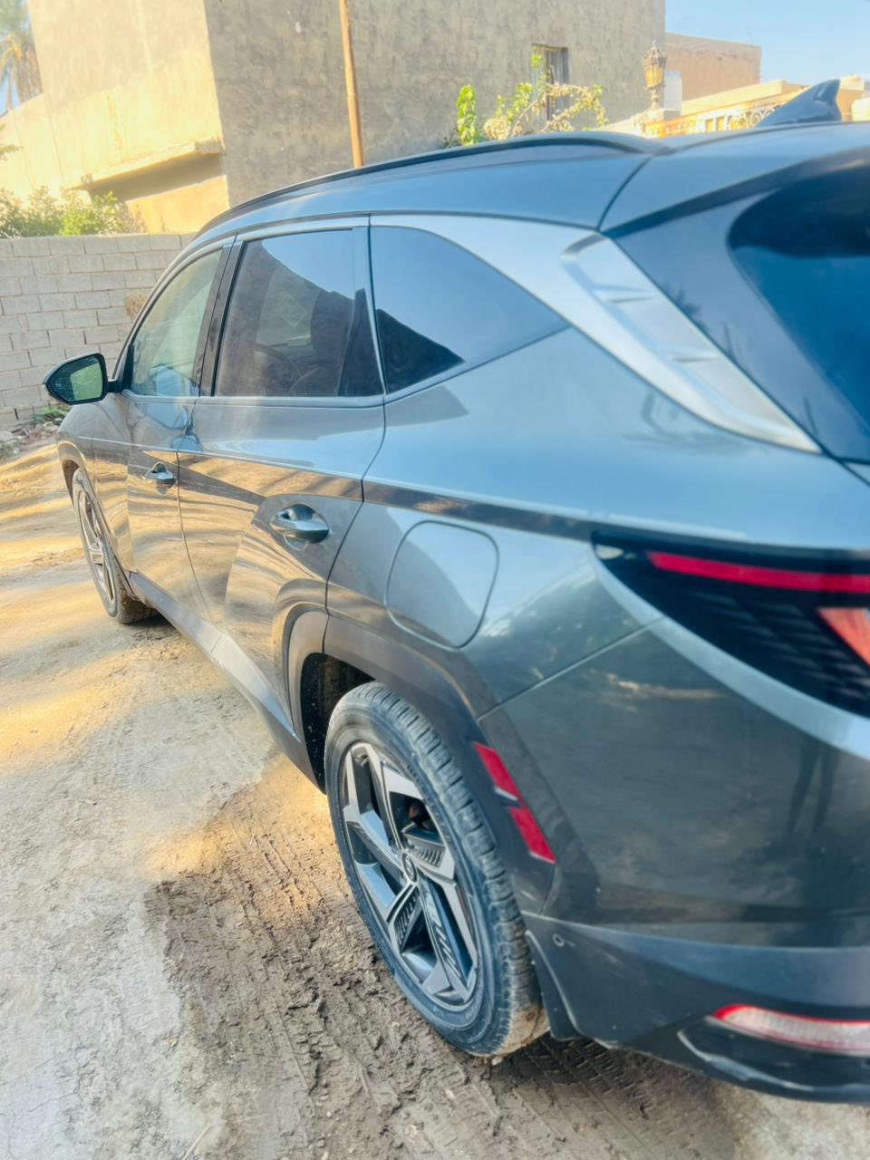 .هونداي توسان بانزين     (رقم انكليزي بابل )
موديل2022
....لمتد فوووول مواصفات بانوراما 
......... أعلى فئة بالتوسان جديدة جدَّاا 
محرك 2.5

..داخل جلد ابيض
 
......المواصفات 
.... لمتد vip فول الفول أمريكي  
‏.............. LIMITED VIP
1- بصمة تشغيل 
2- بصمة أبواب لمس دخول ذكي 
3- بنوراما على طول السيارة 
4- صندوق كهرباء شفط 
5- كامرات 360 درجة
 ( جانبية - أمامية - خلفية ) 
6- كامرات مع الأشارة 
7- السيارة تتقدم وترجع بالبصمة 
8- تبريد وتدفئة بالكشنات كشنات أمامية وتدفئة بالكشنات الخلفية
9- رادرات وسياقة ذاتية 
10- الكشنات الأمامية كهرباء 
11- أضواء محيطية 
12- كشنات خلفية هيتر 
13- مرايات تعتيم ذاتي 
14- أبل كار بلي 
15- أندرويد أوتو 
16- شاشة دجيتل 3 أشكال للقيادة 
17- أشاير ترحيب 
18- أضواء أمامية LED زنون 
19- أضواء خلفية LED
20- نظام سماعات BOOS
21- فول أوامر صوتية 
22- جامات أوتو 
23- قطعتين تبريد 
24- إشارات ب المري
25- كير دگم 
26- شفتات ستيرن 
27- تحكمات ستيرن 
28- السيارة تو ويل 
29- هاند بريك بصمة 
30- شحن واير ليس 
31- منافذ شحن 
32- أوتو هولد 
33- تشغيل عن بعد 
34- السيارة أوتو بارك 
35- حساسات أمامية 
36- حساسات خلفية 
37- گير ٣أنظمة أيكو وسبورت ونورمل 
38- رادار أمامي رادار خلفي رادار جانبي 
39- نقطة عمياء
السعر (198) وبيه مجال بسيط حك الجيه 
الاستفسار ***********
