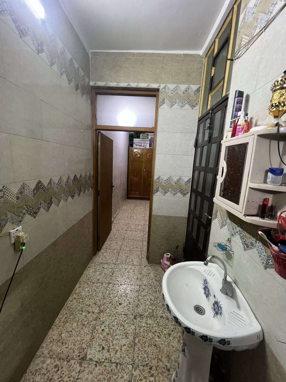 ملاحضه / العنده عقار 🏡#للبيــــــع ويريد يبيع  #دزونه كافت التفاصيل العقار مع ذكر السعر ورقم التلفون ☎️وان شاء الله باقرب وقت ينباع ان شاء الله 🤲❤️
—————————————————————————
دار 🏠 #للبيــــــع المساحه 60 م بناء 🔨 حديث  3*20 
موقع حلو ومميز الشعب قرب سوك شلال وقريب ع شارع العام التجاري خامس بيت عن التجاري عرض الشارع 15 متر 
يتكون البيت من #طابقين الاول كراج وستقبال وحولي ومطبخ وغرفت نوم 🛌 وخدمات #الطابق الثاني غرفتين نوم وصالة وحمام غربي وبيتونه وسطح كبير جدا #للاستفسار مكتب الباسم شارع الصحه قرب جامع الحق هاتف ☎️ *********** حسين الدراجي ابو الاكبر #السعــــــــــــر اتصل ودلل @الجميع
