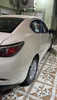 عندي سيارة يارس A1 ٢٠١٨ حادث خلفي من امريكا فقط چلملغ بالعراق طخات بسي...