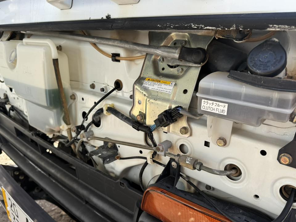 السلام عليكم فوسه بزون مديل 2000 السيارة زيرو ماشيه 9الاف جديدة بحاله الوكالة فول جاهزة تبريد طولها 7 وربع ابلادي محرك 17 برغي مامفتوح بيه كله على وضع الشركة تخم تاير سبير منازل السيارة كلش جديدة وزيرو مديل 2000رقم ديالى نكليزي باسمي تحويل ثاني يوم وبلعافية ع الياخذها 

***********
