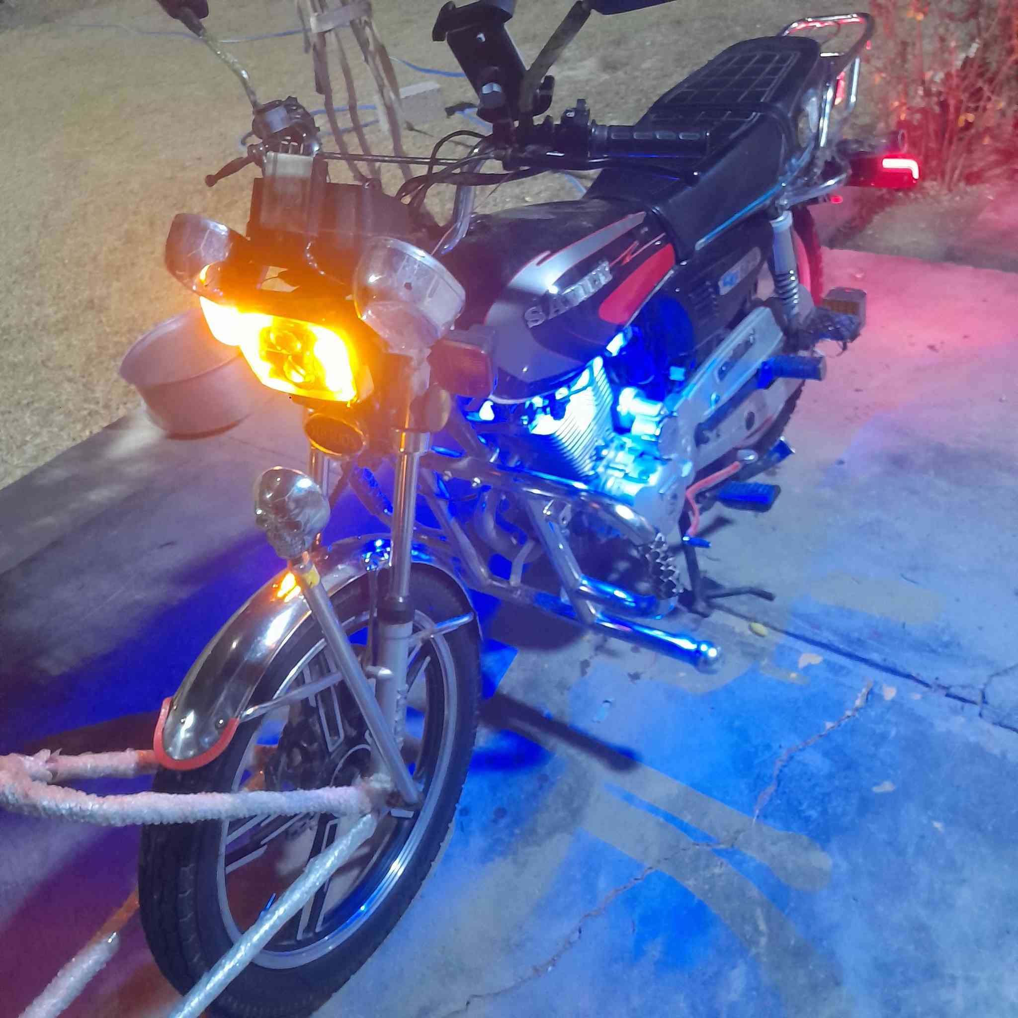 دراجه ايراني للبيع مكينه او كير مكفولات تخم تاير جديد كله شغال  فلاش سماعات موديل ٢١ ع وضع الشركه الدراجه مال جناي ترايك ١٢٠ بريك امامي خلفي مكينه ١٥٠ السعر ٦٥٠ المو شراي لا يتعبني ولا يعامل او كلشي موجود بل سوك الستفسار ***********
