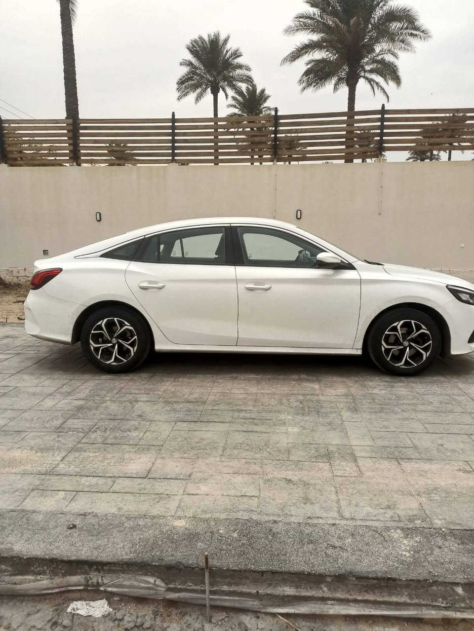 السلام عليكم أمجي للبيع موديل 2025 فول عادي بأسمي   مكاني بغداد  بيع مستعجل   /  110$ بهة مجال قليل  ☎️***********
