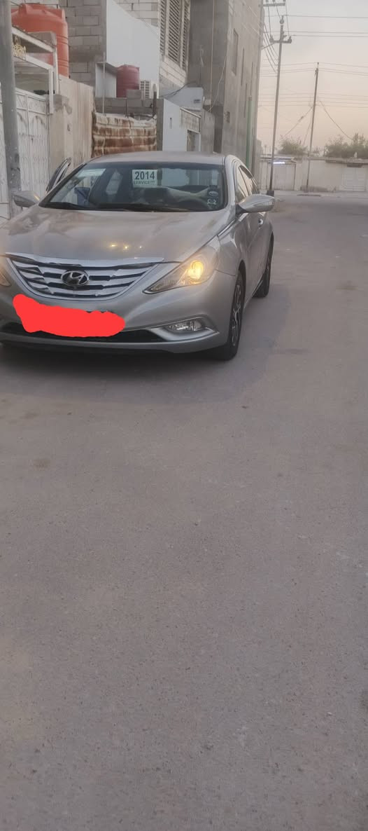 سوناتا 2014، بانزين بانزين أصل خليجي، سويجين وياها، متومة، أرقام وسنوية، طبق الأصل، سيارة جاهزة دينار ما تذب عليها،  تخم تاير جديد السيارة جاهزه  بمعنى الكلمة، مكان البصرة. *********** السعر 57 وبيه مجال مراوس ترهم متواجد انتصل ونت
