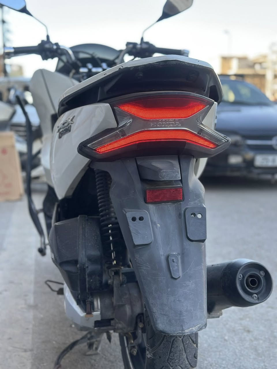 السلام عليكم جيل ثالث للبيع نضيفة 
العنوان المنصور السعر 15$ورقة
***********
