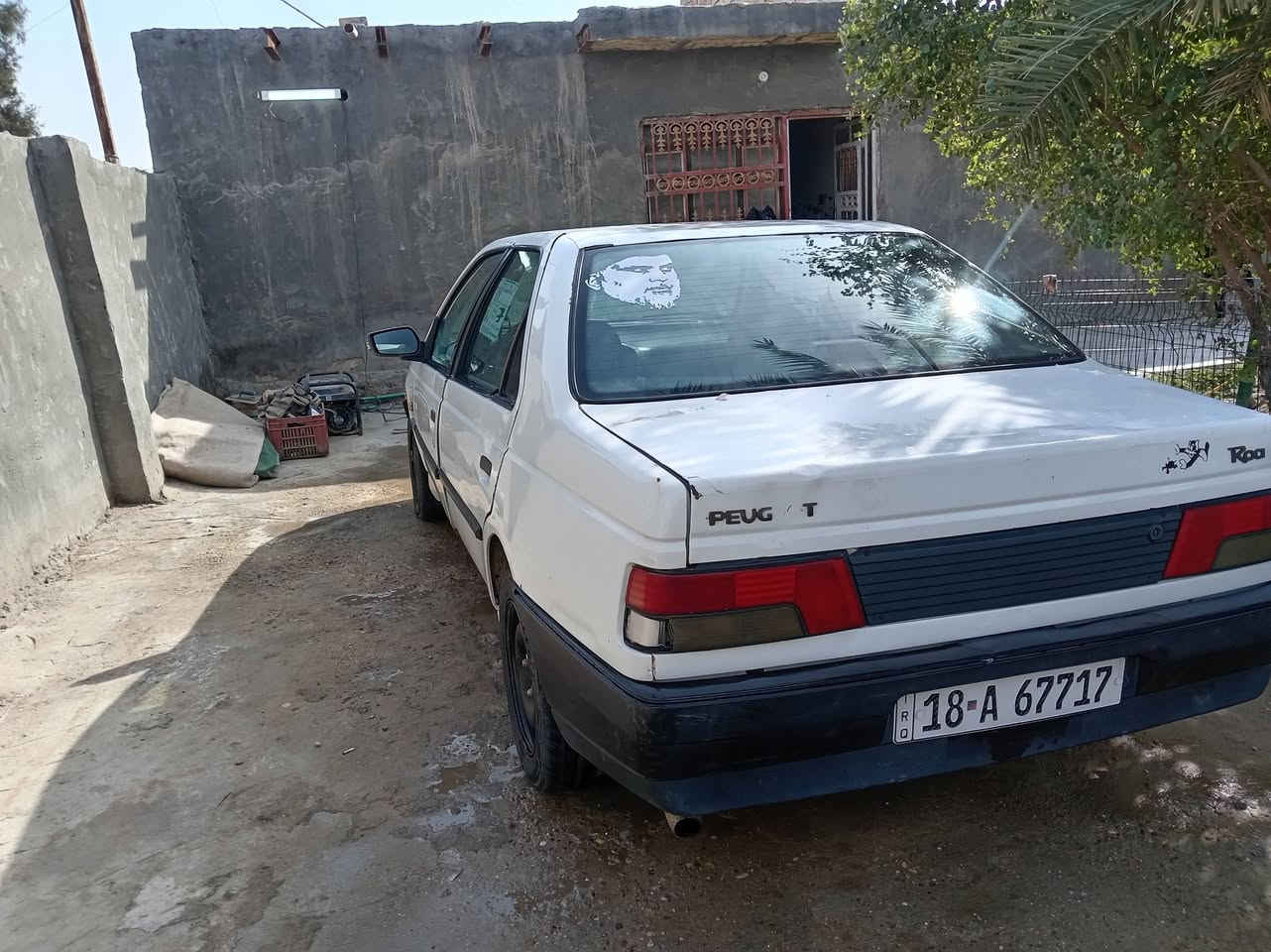 سلام عليكم بيجو رواه مويل ٢٠١٠ رقم انكليزي مكينه جديده حداديه امامي وخلفي جديد تخم تبريد شغال مكفول من صبغ ضربه مداور مباشر سعر ٢٨ بيها مجال مراوس حسب القناعه ***********
