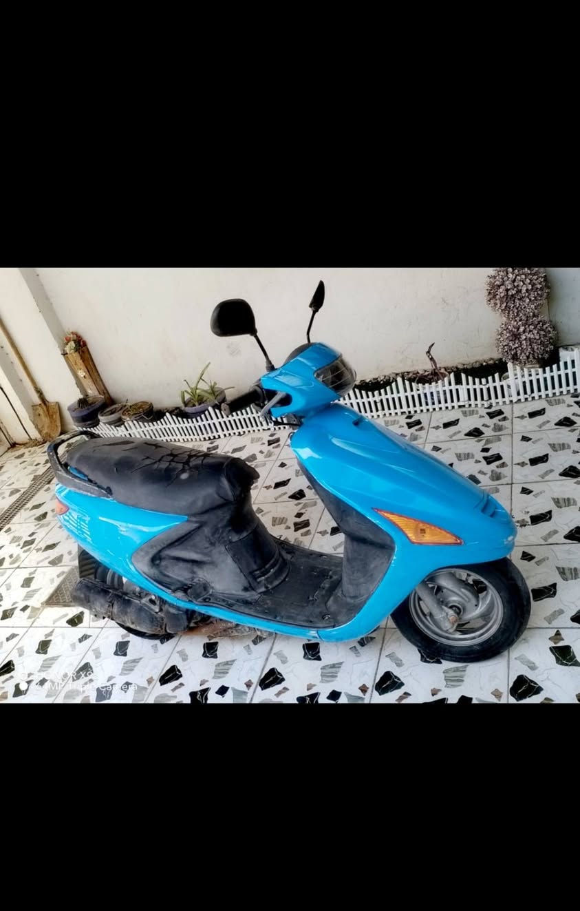 سلام عليكم للبيع دراجه فراشه نضيفه وحلوه مكينه نضيفه كهربيات كله شغاله سلف هندر عالي ناصي يمنه يسره كلشي بيه شغال مكينه زينه مجفته تجفيت جديد لاتنقيص ولاتبخير ولاضعف كفرات جدد تايرات نضيفه دبلات نضيفه سعره مناسب ٢٦٠ وببه مجال قليل عنواني بابل ناحيه الشوملي ***********
