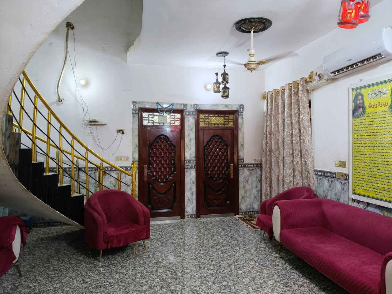 دار زراعي للبيع بي وصل
حي المختار شارع المغتسل رابع بيت عله اليسار 

الطابق الاول 

غرفتين + صاله + مطبخ + ديوانيه + صحيات داخليه وخارجيه + منور 

الطابق الثاني 

غرفه + صحيات 

*********** يوجد واتساب
