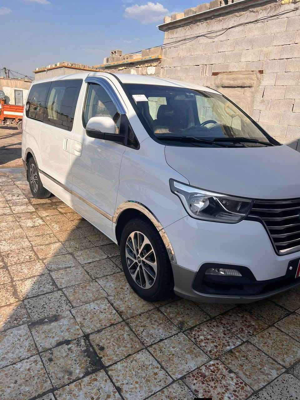 السلام عليكم شباب ستاركس للبيع موديل 19 معلايه 23 سياره مفتوح ومحوره سبلاين12 سياره كفاله من الدعاميه للدعاميه فقط شبر بارد بالجنطه واذا اكو مراوس 19 18 17 عادي بس شرط تكون كفاله سياره رقمها بصره مكان السياره بصره اخواني مكلف بنشرها الله شاهد اي واحد يستفسر عليها الاتصال على صاحب الرقم*********** ابو اسماعيل
