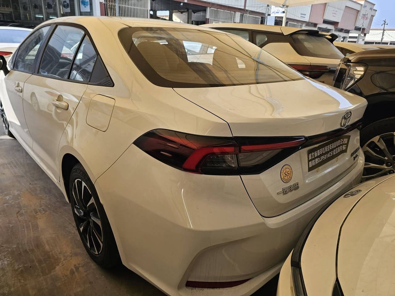 كورولا 2026 شكل جديد أربيل 
مرقم أربيل  
200$ #السعر موثابت متغير معة البورصة 
العلامة الجديدة HEV ⚡️ 
فول مواصفات 1/1
* شاحن هاتف 
* بصمة تشغيل  
* بصمة ابواب
* فتحة سقف 
* داخل جلد اصلي اسود
* رادار امامي
* كروس سرعة 
* تحديد مسار
* تحكم مقود
* مري كهرباء 
* تبريد قطعتين 
* شاشة + كاميرا
* اوتو هولد
* هاندبريك بصمة
* دشبول الكتروني 
* ايرباك عدد 10
* لايت زينون 
* لايت عدسة 
* ويل كب


**إذا كنت صاحب هذا الإعلان وتريد حذفه لأي سبب، رجاءا أرسل رسالة إلى الدعم الفني**