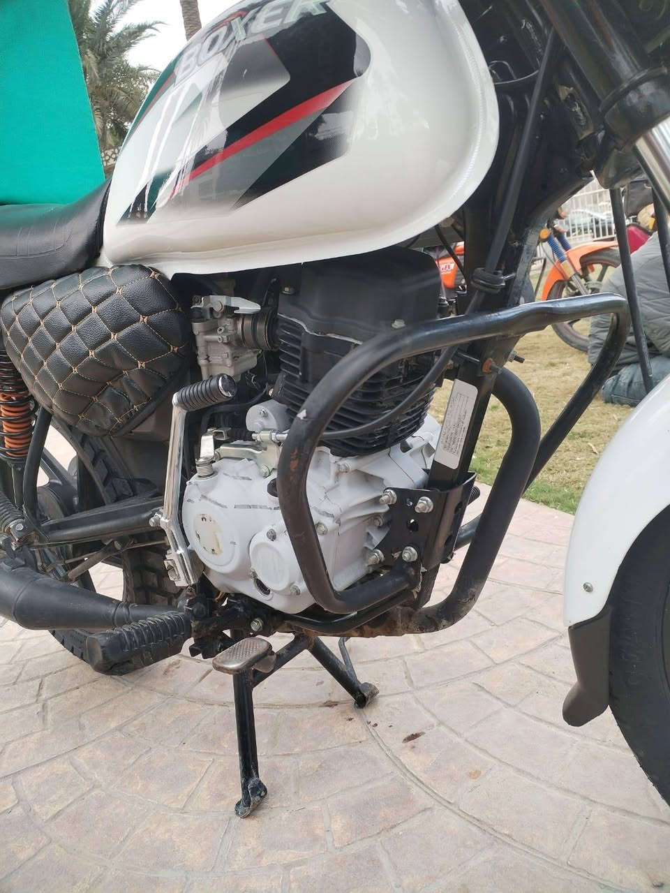 بوكسر كلاسك موديل 23 شهر 11 ماشيه 30 الف حقيقي بعده جديده مشتغل بيه كلش قليل رقم ديالئ انكليزي برغي واحد ما مفتوح بيه علا وضع الابلاد احلا من صور سعر مليونين و 300 ومجال قليل حك جيه رقمي ***********
