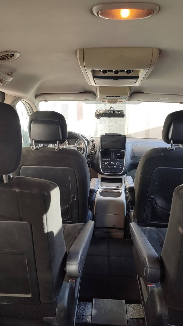 سلام عليكم دوج كرفان موديل 15رقم بصره مشروع وطني مكينة كير حدادية ابواب كهرباء صندوق  تبريد تدفئة سيارة جاهزة بيهة 3 قطع صبغ السعر 140 مكان البصره قضاء المدينه ***********
