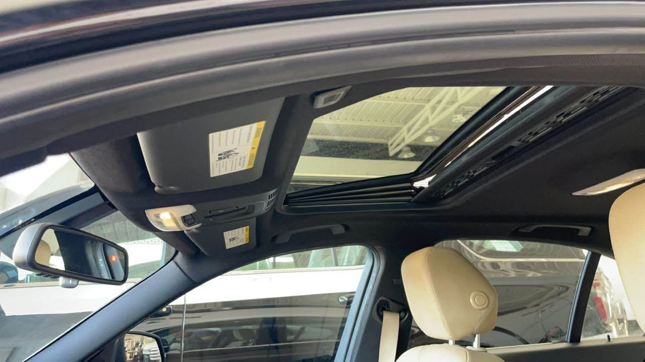 السلام عليكم
للبيع BMW 330i2017
رقم بغداد باسمي وارد امريكي تقريرها غرق بسيط وبيها حادث بالعراق ربع بنيد فقط موصفات معروفة محرك 2000 تون تيربو السيارة ماشية 157000 الف كيلو السيارة جاهزة اي نقص مابيها
السعر 140 ورقة وبيها مجال مكان السيارة بغداد الكرادة رقم التلفون *********** بغداد, العراق
