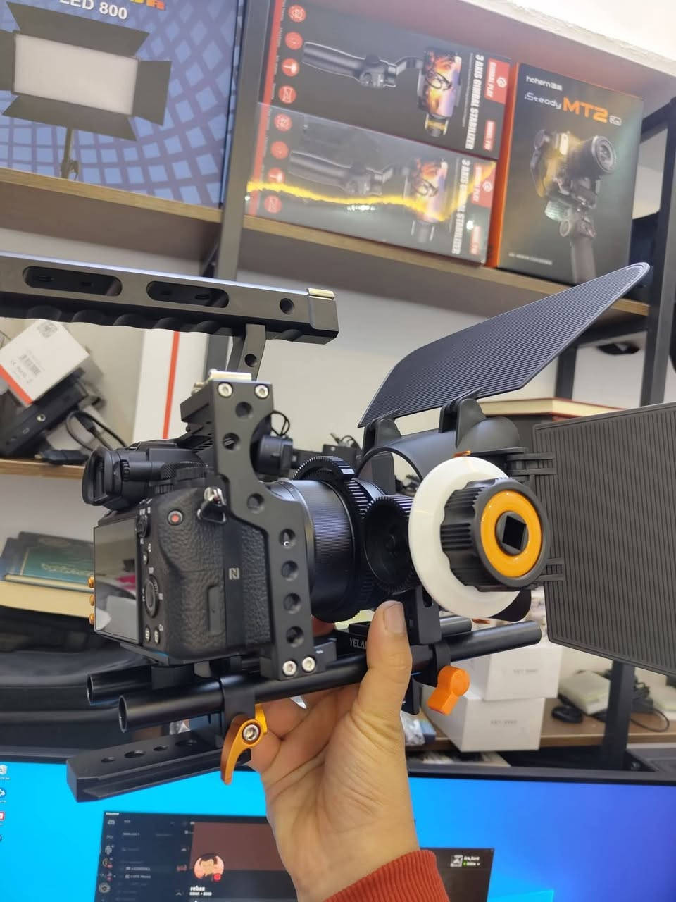 Camera cage
كيج كامرا جديد غير مستخدم 
كامل غراض نفس صورة 
يصير لل جميع كامرا سوني و نيكون زيت و كانون ار 

سعر نهايي 150 الف 

توصيل موجود الجميع مناطق العراق


**إذا كنت صاحب هذا الإعلان وتريد حذفه لأي سبب، رجاءا أرسل رسالة إلى الدعم الفني**