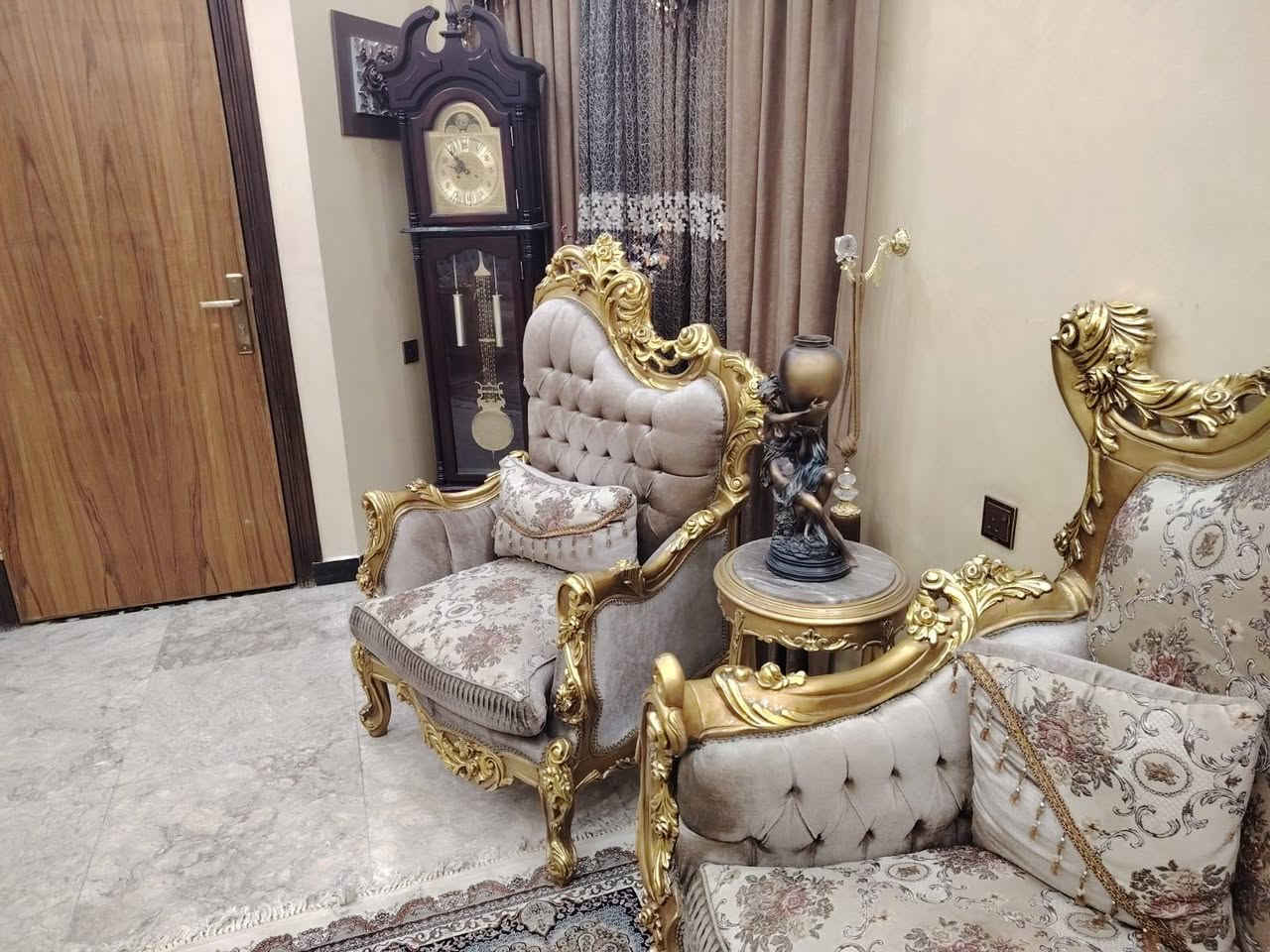 تخم مصري دمياطي خشب زان والطبلات ويا الوسطيه والستولات عشر مقاعد أخو الجديد و كولش نظيف مكانه شارع فلسطين رايدي بمليون و750


**إذا كنت صاحب هذا الإعلان وتريد حذفه لأي سبب، رجاءا أرسل رسالة إلى الدعم الفني**