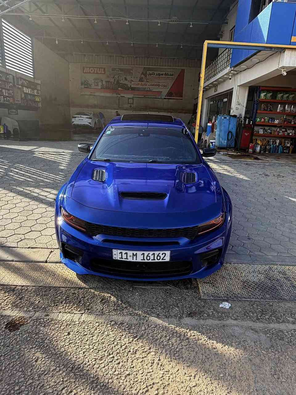 🦅 للبيع — جارجر SRT سكات باك وايد بدي اصل شنو البالك بيها
▫️ الموديل : 2021 
▫️ ماشية : 26 ألف فقط  
▫️ المحرك : SRT 6.4L V8  
▫️ القوة : 540 حصان    

💎 السيارة من النضيفات النادرات 
لون أزرق ملكي سيارة جديدة  بدون أي صرف.  

⚡ التزويد والأداء :  
✔️ برمجة مصطفى إيكل  🦅
✔️ شوته رياضية مفتوحةafe 6400  
✔️ بلكات ريسنك 
✔️ دركة SRT فورجد لون احمر rbm اخر صدار ابلوتوث  
✔️ دواخل كاربون فايبر  
✔️ إضاءات LED داخلية بالأبواب والديشبول بتحكم بلوتوث وتغيير ألوان  
✔️ كزوز SRT بلادي — صوت طرب الطرب صافي ونقي🔥  
عليها وسطيات سل ستيل 
🖤 المواصفات :  
✔️ فول الفول / خنك 1-1  
✔️ رادارات أمامية وخلفية وجانبية  
✔️ نقطة عمياء + نظام ترحيب  
✔️ سماعات Harman Kardon طرب نقي 🔊  
✔️ Brembo رياضية  
   🔸 أمامي 6 بستم  
   🔸 خلفي 4 بستم  
✔️ فتحة سقف (سلايد)  
✔️ مقاعد حضن كنتاره ختم النحلة  
✔️ تبريد وتدفئة للمقاعد الأمامية  
✔️ تدفئة للمقاعد الخلفية  
✔️ ميموري لحفظ وضعيات الجلوس  
✔️ تحكم كهربائي بالمقود  
✔️ تدفئة ستيرن  
✔️ كير شفتر بالستيرن  
✔️ شاشة 8.4 SRT كاملة  
✔️ ويلات 20 إنج وايد بدي  

⚠️ الملاحظة :  
حادث دعامية أمامية فقط وسعرها 330 والسيارة مرتبة جدًا.  

📞 للتواصل : ***********
