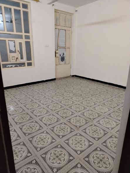 للإيجار بيت طابق ثاني" غرفة و مطبخ وصالة واستقبال في" حي الضباط يمة المحكمة " والايجار٤٠٠ وبي مجال " "التواصل ***********"
