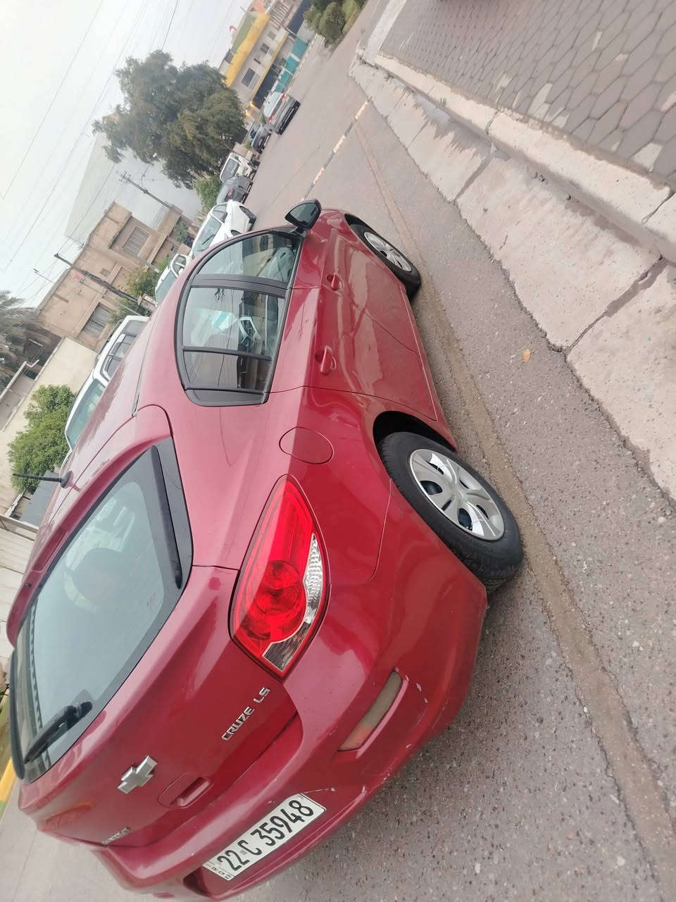 السلام عليكم 
شوفرليت كروز هاج باك
2013 
خليجي
محرك السيارة 1,800 تنفس طبيعي  ((المرغوب))
السيارة الحمدلله والشكر ما ناقصها شي 
باتري وتايرات واغلب التفاصيل مبدلها باصلي السيارة مال جناي وليست بياع شراي 
السيارة جانت بيد بنية بيها اثر شخط صفحة السايق  وصابغتها  
كير مكينه خير من الله  
تبريد ثلج 
شاشة 
تحكم ستيرن 
كاميرا 
كشنات جلد 
كهربائياتها كلها شغاله 
السعر 80 ورقة وبيها مجال بسيط حگ الجية
والله يوفق الجميع
الاتصال على الرقم ***********
