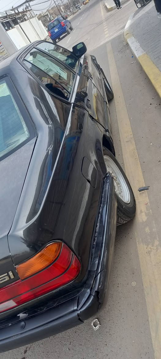 سلام عليكم عندي هاي بي ام بلاديه حجم ٧٣٥ اصل موديل ٩٢ مكينه جديد وكير جديد داخله جلد كهرباء كله شغاله لكشنات غرفه جديد  فول فتحه جام كهرباء  ويل خليه بجم جديد حاويه لخلف جديد  كهربائية كله شغاله رقم بغداد كبل تحويل سنويه بعده مسقطه سعر ٣٣ مكانه بغداد لشعب ***********
