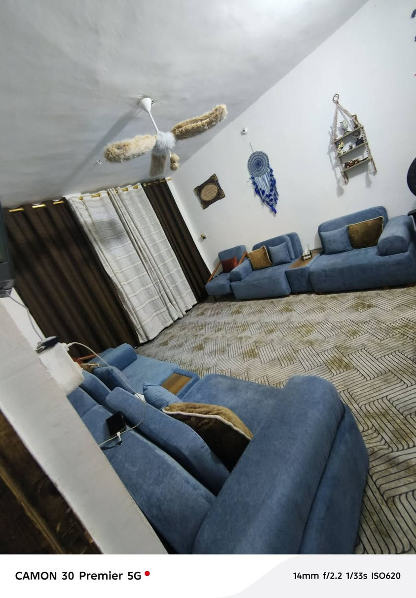 يالله يوجد بيت مساحه 50 متر اللبيع طابقين  يتكون غرفتين وصاله ومطبخ وخدمات زيرو  وطرمه طابو صرف موقع الدوره الرواد مقابيل مدرسه ذات النطاقين السعر150 وبي مجال قليل الاستفسار ***********
