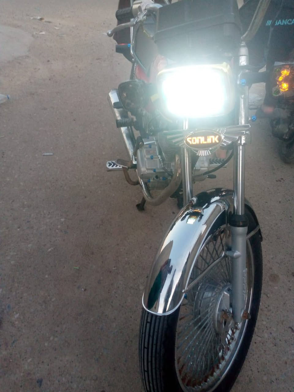 سلام عليكم عدي يراني لبيع 2021كلشي مابي نضيف خير من الله مكن بغداد *********** السعر 500
