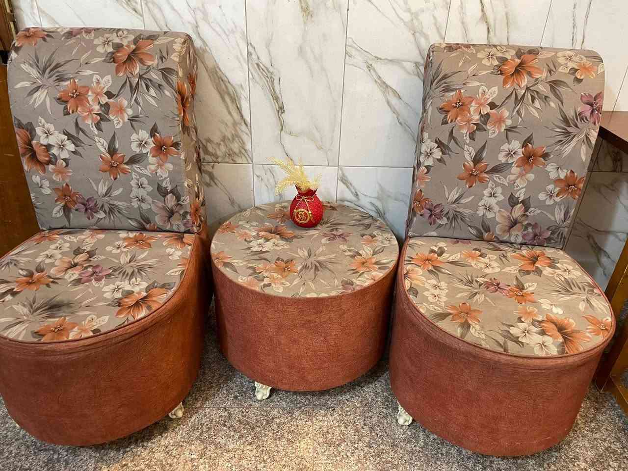 اغراض بيت للبيع
كاونترات بدون الساحبه والطباخ ب300 الف 
ميز طعام خشب اصلي مع 4كراسي ب75 الف 
كرسين انتظار مع طبله وسطيه ب25 الف 
مكان الحسينيه منطقه الخمس الاف 
الاسعار ثابته


**إذا كنت صاحب هذا الإعلان وتريد حذفه لأي سبب، رجاءا أرسل رسالة إلى الدعم الفني**