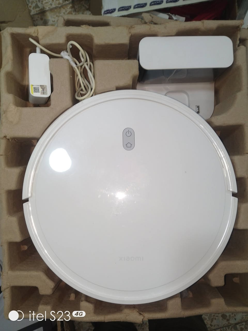 مكنسة روبرت شاومي موديل E10 كامل الملحقات وربط انترنيت بالموبايل مستعملة نظيفة اوربي ب75الف فقط متوفر في المركز العراقي لمكانس الروبوتات والانسان الالي او واتس اب برقم ***********
