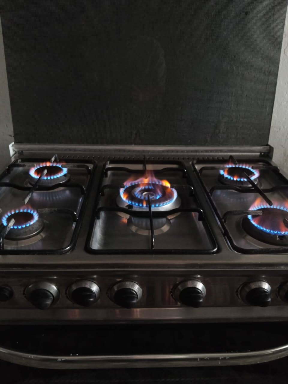 طباخ اديال مصري الاصلي جديد علفحص باب أول استعمال قليل فرنه فوك وجوة شغال. مابي اي نقص


**إذا كنت صاحب هذا الإعلان وتريد حذفه لأي سبب، رجاءا أرسل رسالة إلى الدعم الفني**