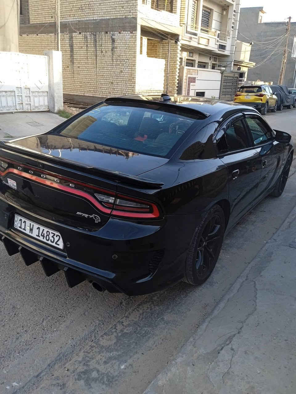 سلام عليكم من رخصه الادمن 
جارجر موديل ٢٠١٨.      باسمي تحويل مباشر هزه جديده رقم انكليزي 
ماشيا 52mi
فول ما عده الفتحه .
حادث سرقه موجود في المنشور 
وهنا بالعراق صار صبغ جاملغ خلفي مع تحديث بنيد ودعاميات srt
مواصفات السياره 
بصمه 
كير طياره 
كشنات جلد 
كشن السائق كهرباء 
مواصفات الفول معروفه ما يحتاج نذكر أكثر 
تختم تاير جديد تاير جديد تبديل دهن جديد ادامه كامله للسياره مسوي 
مكان السياره بغداد حي الجهاد خدمي مطار بغداد 
الاستفسار .
***********
***********
السعر ١٧٧ورقه وبيه مجال الشراي جدا بسيط
