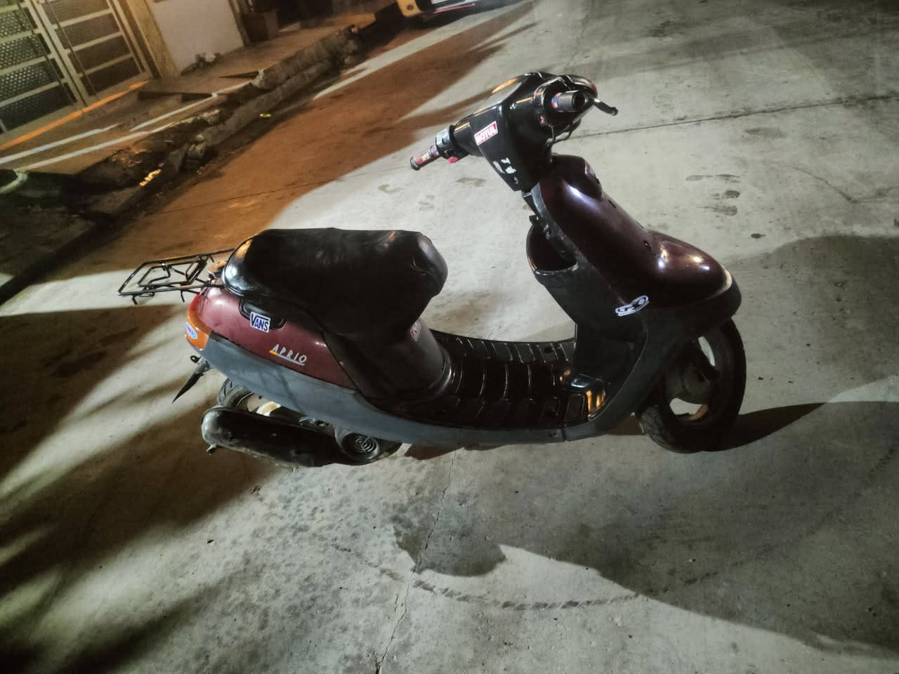 السلام عليكم 
ماطور بوتين للبيع دبل سكريته درع اصلي محرك شرط 
 شاصي شرط ويرمينه شغاله كلها سلف شغال بس باتري يعوزه تحريكه ومعدل يكمز من جواك الماطور جاهز ربع ماتصرف عليه السعر275 وبي مجال مكاني حي صدام الاستفسار 

***********
***********
