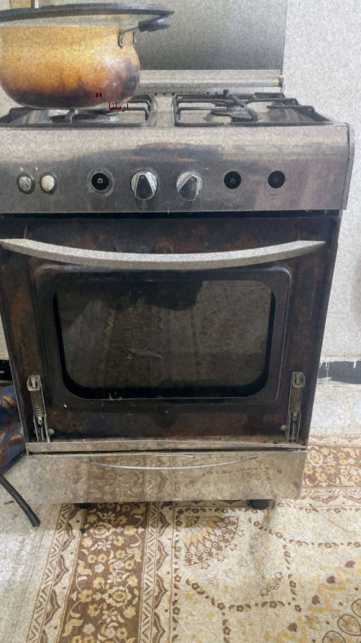 السلام عليكم 
غراض للبيع 
تخم مستعمل نضيف ب150
طباخ نقص بس جامه ب90
ثلاجه جديده جديده استعمال شهر فقط ب325
كيزر 40
مكاني سويب قريت المكاصيص خلف مدرسه حلوان رقم الهاتف ‏‪0787 076 3192‬‏
