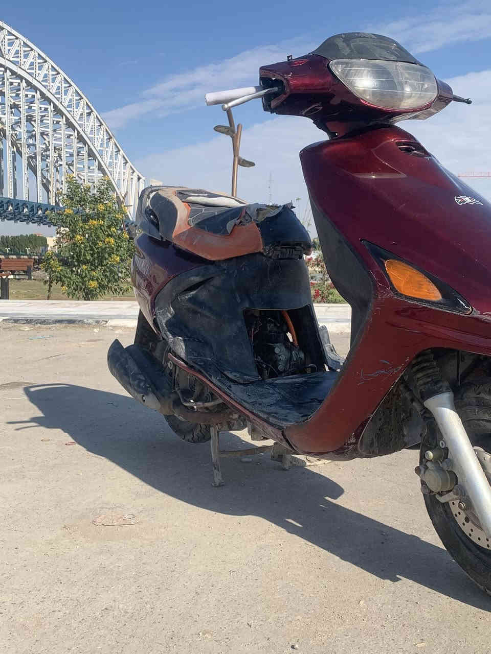 سلام عليكم فراشه للبيع دراجه جاهزه نقصها بس باتري مكينه مفتوحه بس ولفات نهضه ومعدل خير من الله السعر 275 مكاني ناصريه  شارع بغداد للتواصل ***********
