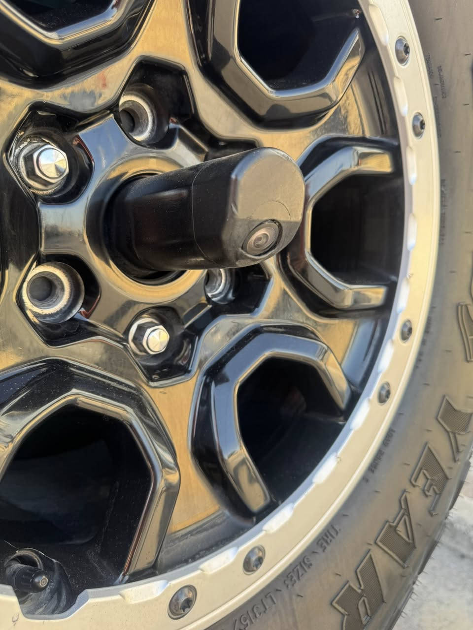 السلام عليكم
برونكو بادلاند موديل ٢٣ بدون صبغ 

السيارة فول موصفات ٦ دكم 

كامرات ٣٦٠ درجة 

٦ سلندر  

كل انظمة الفور ويل 

رقم سليمانية السياره 

مكانها بغداد 

ماشيه ٤٥الف ميل 

السياره بيها بارد فقط بدون تبديل و بدون صبغ

ب٣١ $ و بيها مجال بسيط 

بدون اي نقص السياره كامله مكمله 

***********
