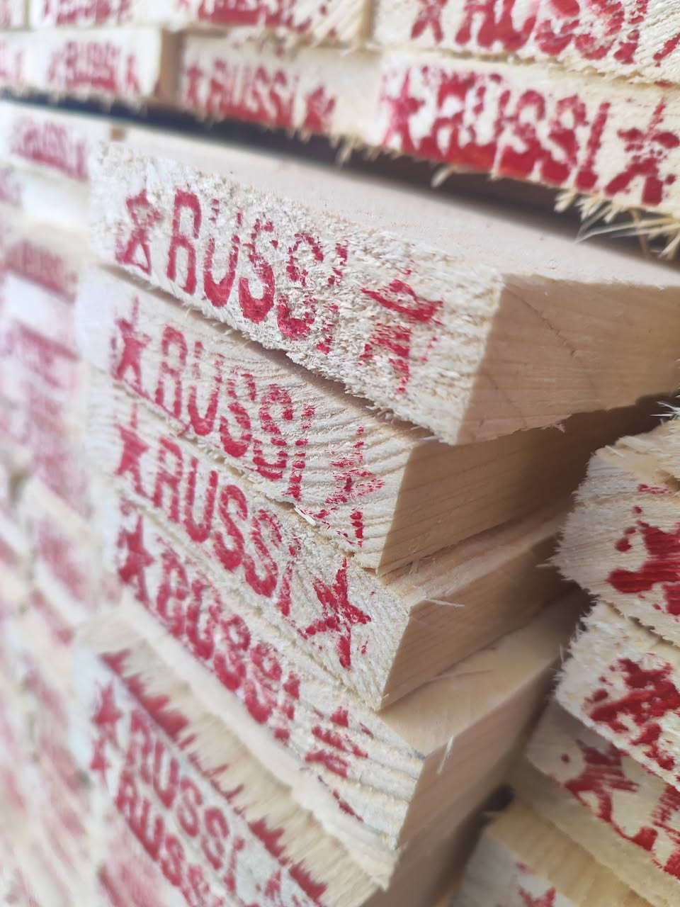 #تحطيم_الاسعار
خشب روسي تارس مجفف درجة اولى
جميع القياسات جمله ومفرد العنوان حله شارع ٨٠ حي العسكري
للاستفسار الاتصال على الارقام التالية متوفر واتساب
***********
***********
