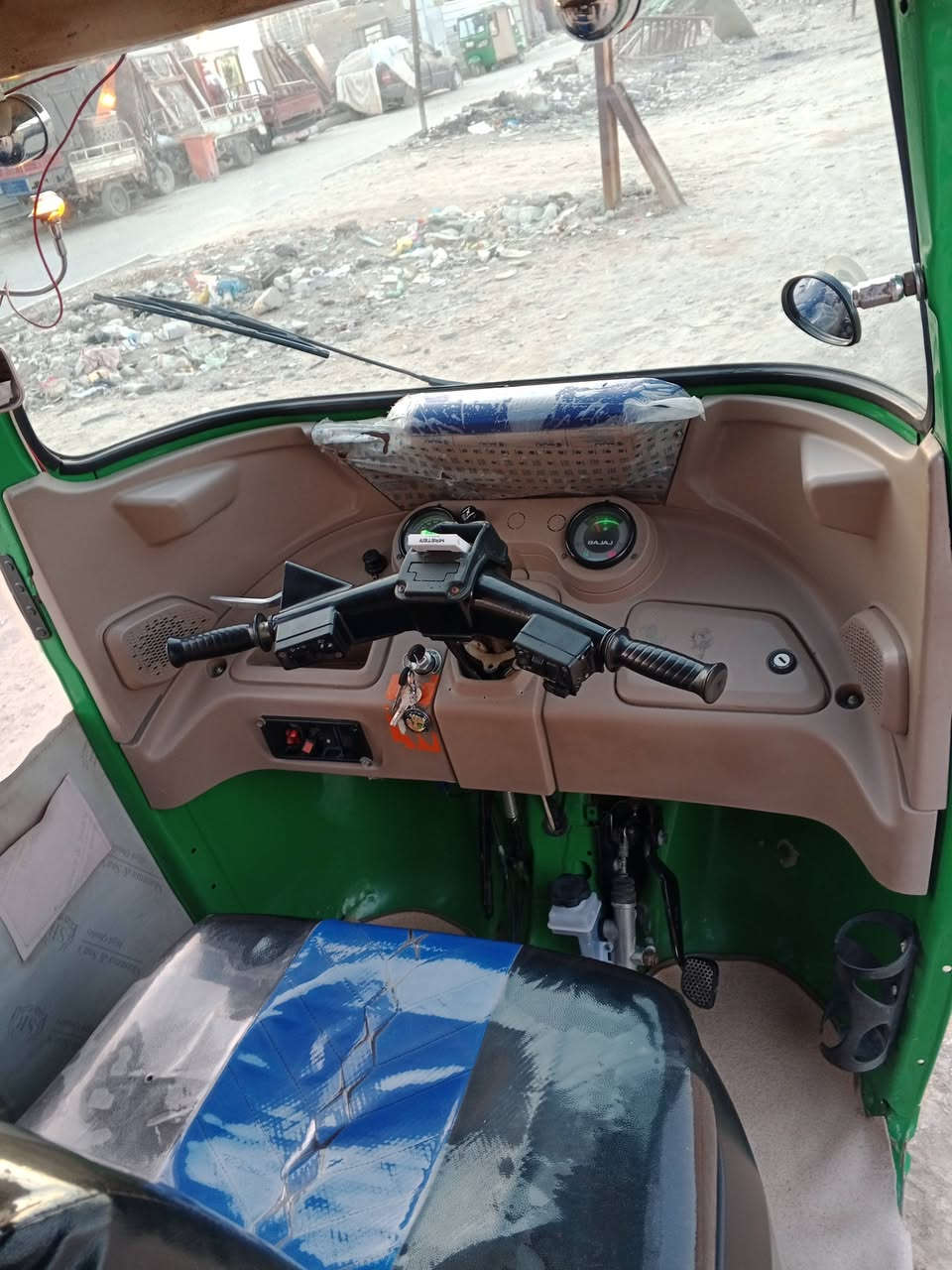 تكتك موديل ٢١ /٢٥/١١ مفتوحه بوشه وبستم مره وحده غراضها كلها جدد دوشمه جديده امبيثري تخم تاير يعني جاهزه من كلشي كبل للشارع السعر ٧٥٠٠ وبيها مجال مكان ناصريه مركز رقم الهاتف ***********
