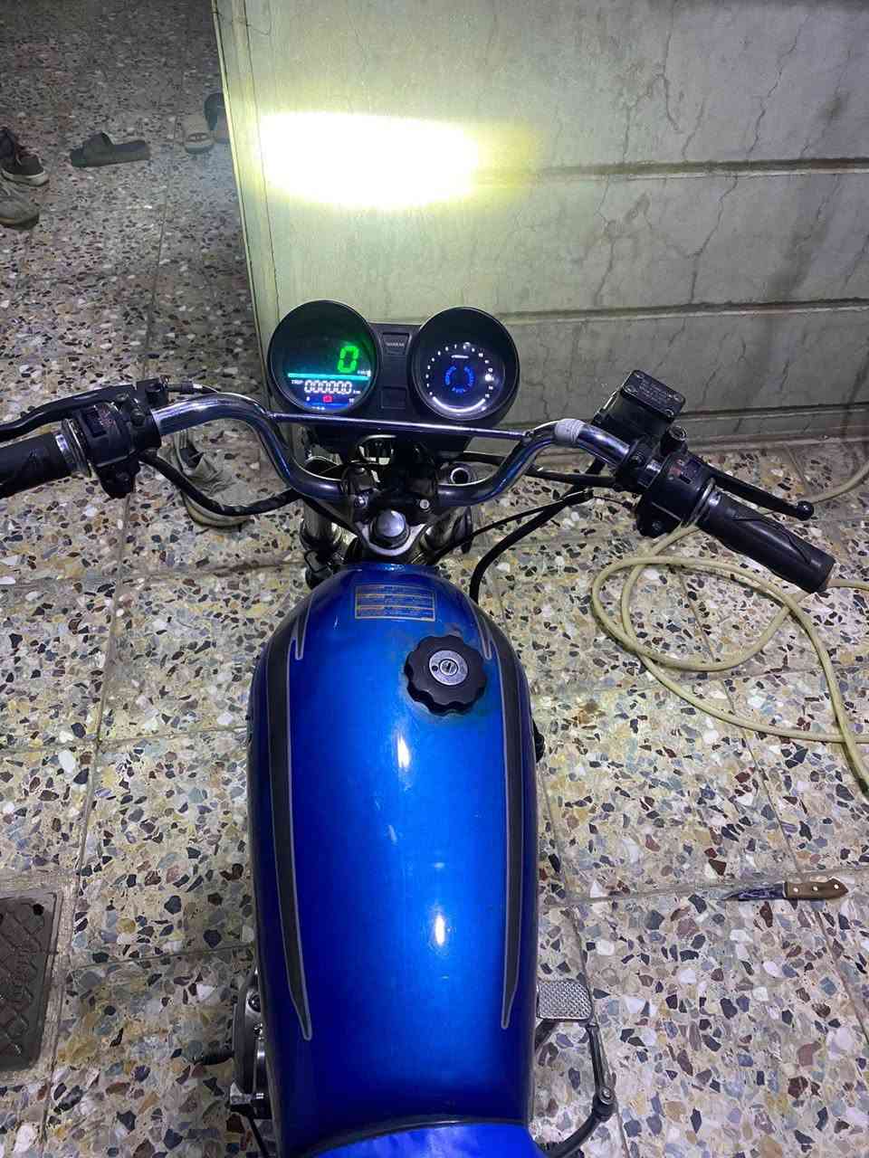 سلام عليكم 
ايراني ٥كير 
شغالة سلف وهندر 
مكينة ناعمة 
يحتاجلهة ترتيب
السعر ٢٥٠ 
عنواني جسر الدوار
***********
