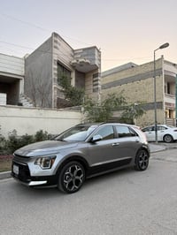 كيا نيرو 2023 هايبرد ماشيه 46 الف كيلو.  فول مواصفات.  فتحه.  كشنات تد...