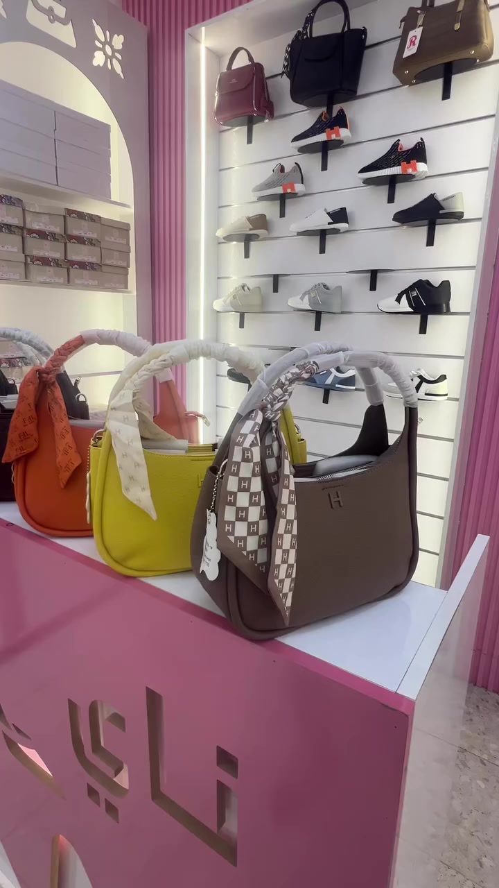 هرمز. جلد معروف ماركه الهرمز  كوالتي عالي كما موضح   تصوير واقعي


**إذا كنت صاحب هذا الإعلان وتريد حذفه لأي سبب، رجاءا أرسل رسالة إلى الدعم الفني**