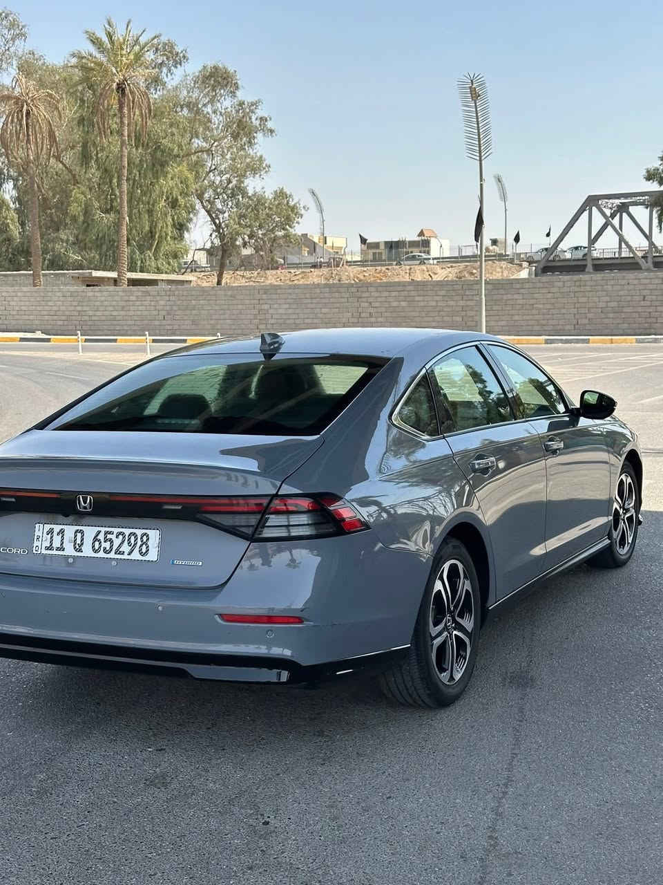 السلام عليكم
هوندا اكورد موديل 23
مرقم بغداد 
كاملة من النقوصات
عداد 100 الف كيلو 
الضرر مثل ما موضح بالصور فقط جاملغ وراجع بارد 
يعني كلين 
سيارة نضيفه كلش استيراد خاص على ايدي 
تحويل ثاني يوم 
مواصفاتها معروفه 
كشنات خزن وتدفئة
رادارات 360 درجة
نقطة عمياء
قرائة مسار 
مثبت سرعه
يعني قيادة شبه ذاتية
فتحة سقف 
تبريد خير من الله 
دهن كله اصلي
وبانزين محسن كله اديرلها 
سيارة معروفه باعتماديتها العالية
سعر225 وبيها مجال
***********
