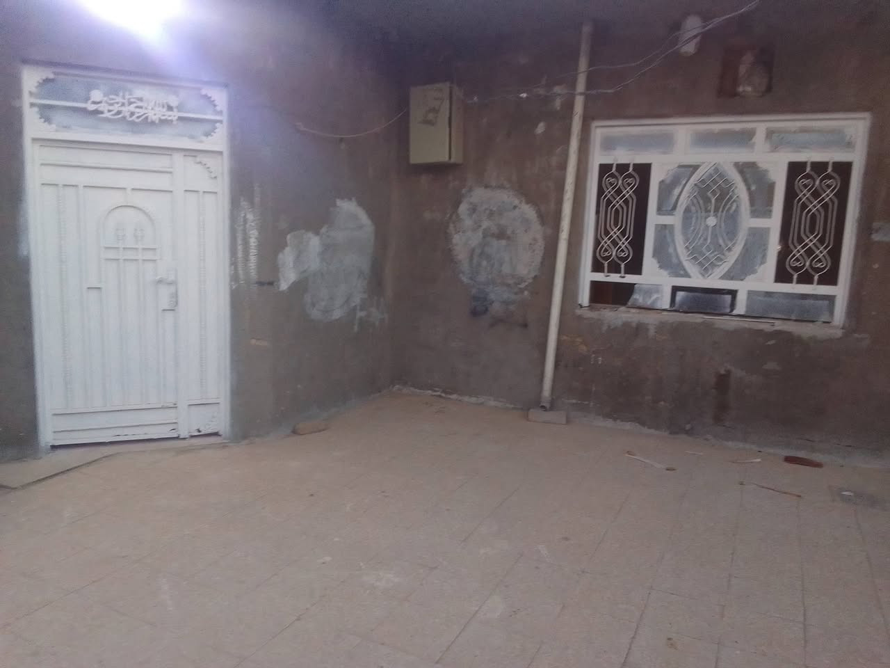 سلام عليكم بيت للبيع في الجربوعية الثانية مساحة ٢١٠ متر غرفتين وصاله ومطبخ وحمام وبراني البيت حلو مرتب بناء عكادة للبيع او مراوس  رقم الهاتف ***********

