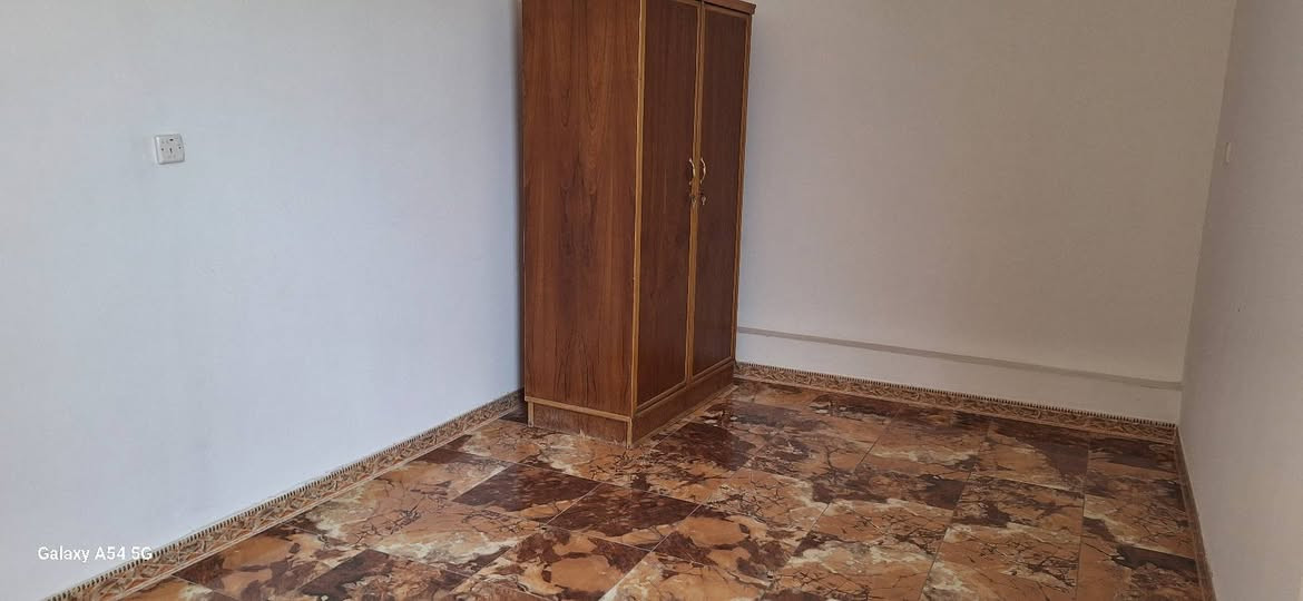 دار للبيع / المساحه ٧٢م واجهه٦ نزال ١٢
ملك صرف زراعي/طابقين ونص
مدخلين/ارضي خدمات خارجيه وصاله وحولي(مطبخ)
وغرفه نوم وخدمات
ط١/غرفتين نوم وخدمات
ط٢/غرفه نوم وسطح
بغداد /السريدات الجديده 
السعر/١٣٠ مليون
***********
