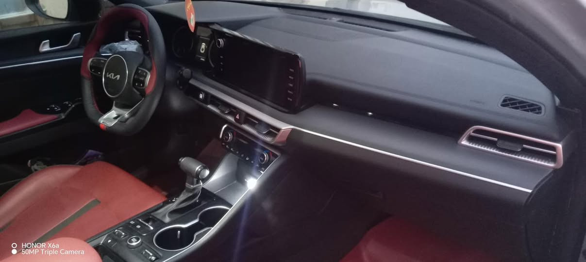 السلام عليكم كي5 موديل 2024 ماشيه 30 صارلها شهر داخله من امريكا جي تي لاين فول رقم كربلاء بنراما نقط عمياء بصمه كشنات حار بارد تحكم ستيرن تشغيل عن بعد قياده ذاتيه كرسي كهرباء رادار امامي كامرا خلفيه ترحيب شاحنه وايرليس بدون يرباك 5 انضمه شاشه كار بلي كامرا دوارا   بجم سليم  بدون حادث وبدون يرباك صور الحادث داخل المنشور رقم الهاتف ***********
