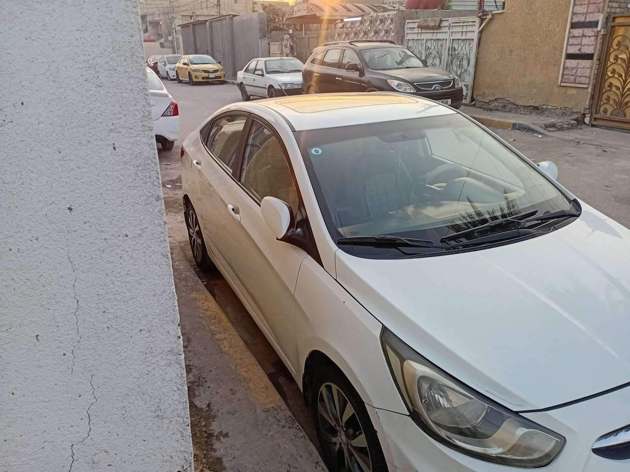 السلام عليكم اكسنت 2015 خليجي  محرك 1600 قطرتين ماشيه ١٨٠ الف السياره تحكم ستيرن شاشه كامره اشاير بل مري سونرها منشور وايضا بيهه بارد اقل الشبر بباب السائق  بدون صبغ   بغداد حي اور  السعر 105 رقم الهاتف ***********
