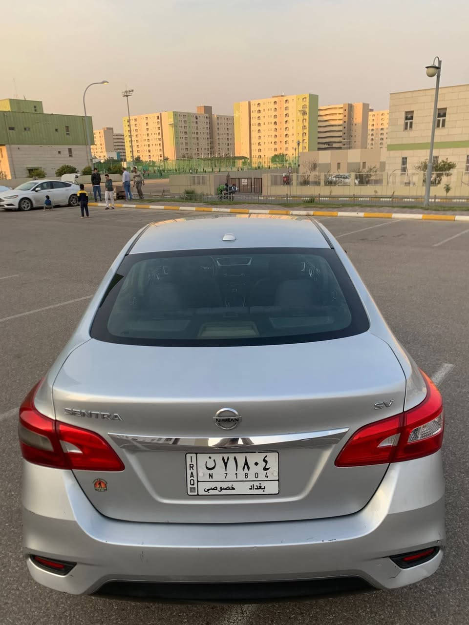 نيسان سنرا 2017للبيع حادث موضح كدامكم فقط قطعتين وبيها كلير بهلال الجاملغ الخلفي فقط السيارة ماشية 78الف جديدة تخبل مناقصها كلشي رقم بغداد بسمي تحويل ثاني يوم كير محرك شاصي لغود كله كفاله السعر 108وبيها مجال 
رقم تلفون ***********
السيارة بدون ايرباك وجديدة تخبل
