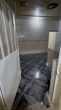 بيت للإيجار طابقين 120 متر غرفتين وكراج ومطبخ وخدمات موقعة حي الاعلام شارع الخفاجي يجاره ‭0776 531 7537‬ //450
