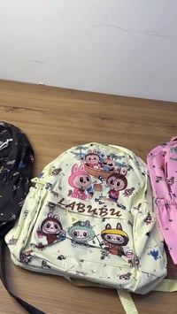 شنطة لابوبو • ألوان متعددة • مع جزدان أقلام