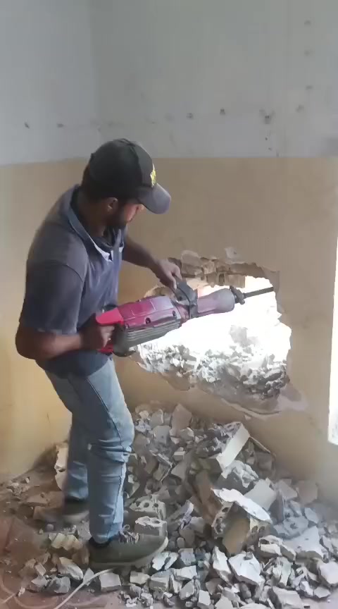 السلام عليكم يوجد لدينا كادر متخصص لتفليش الأرضيات وتكشير الجدران تدخيل السبيس وتنضيف المنازل تطليع التراب تصعيد المواد وكل الأعمال الشاقه مكاني في الحله للاستفسار ***********
